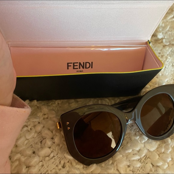 Fendi sunglasses - Picture 2 of 13